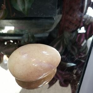 ELEGANT CREAM AND LILAC COLORED EGG SHAPED STONE ACCENT!!! NEW CONDITION!!!